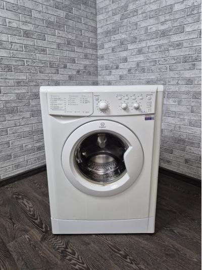 Стиральная машина Indesit IWSC 5105 Стиральная машина Indesit IWSC 5105